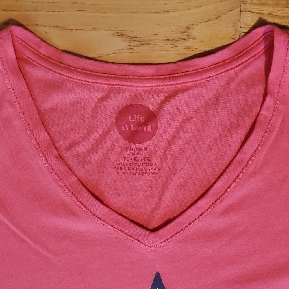 Life Is Good Patriotic American Flag Stars and Stripes Size XLarge Coral V Neck - Picture 4 of 8